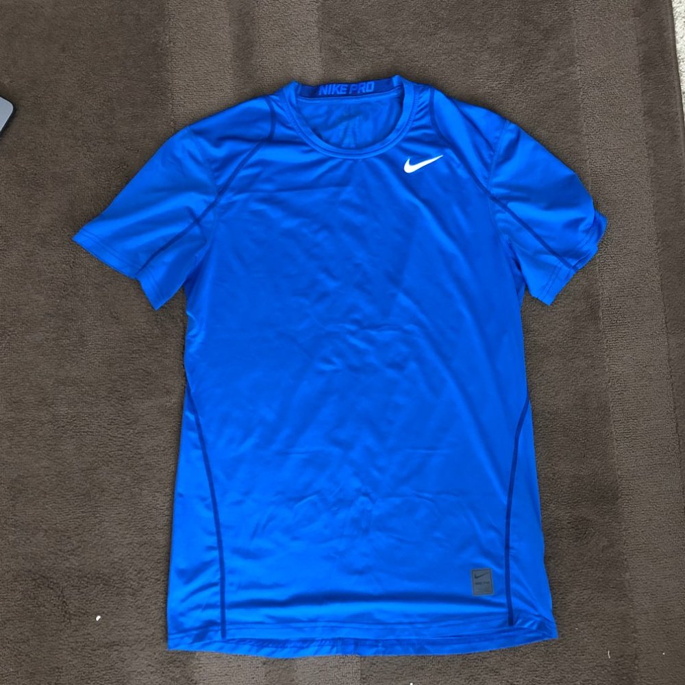 MENS NIKE PRO SHIRT